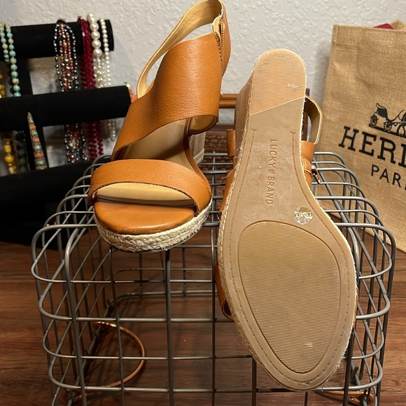 Lucky Brand Lowden Leather Sandals - Picture 9 of 11